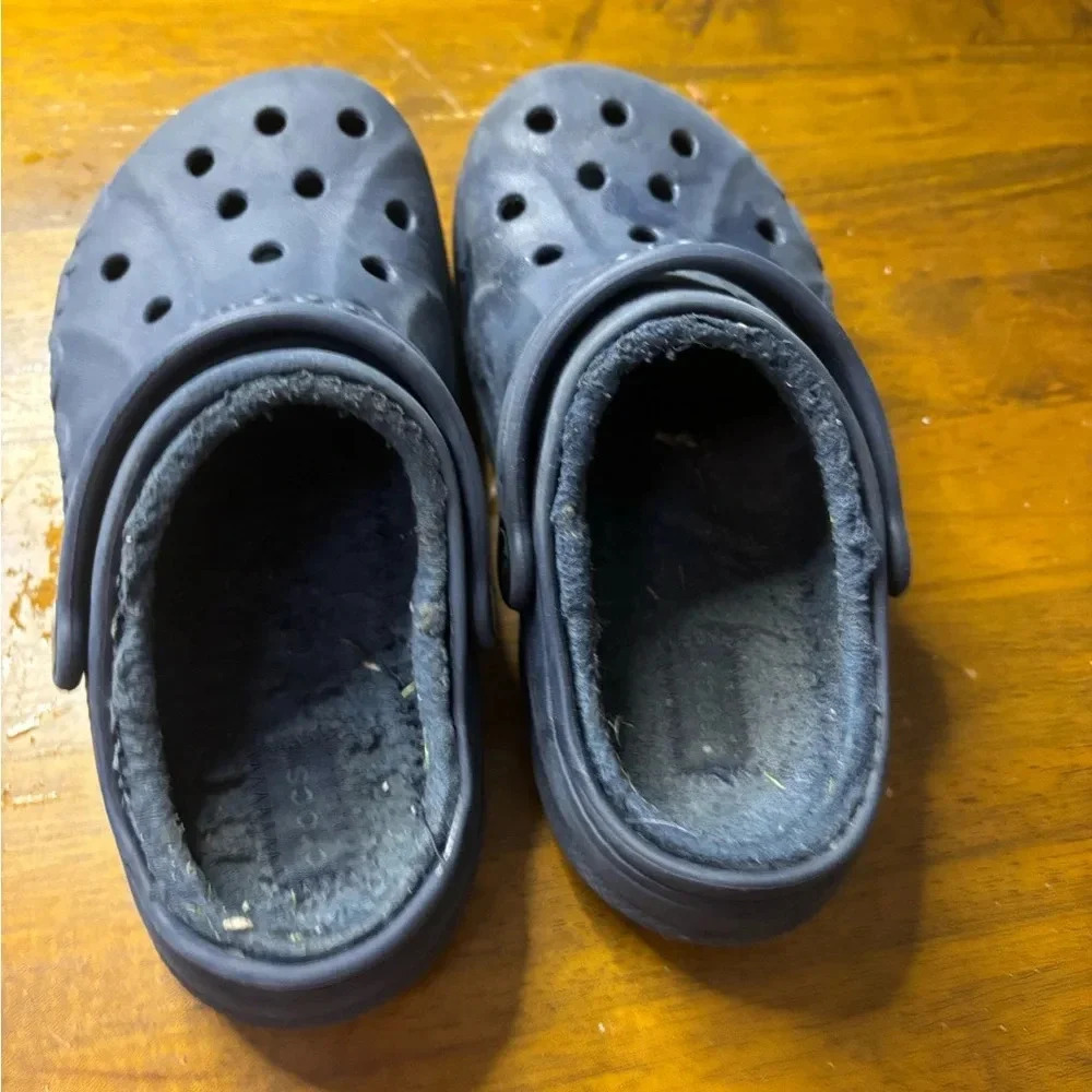 Navy Blue fuzzy crocs C13 - Picture 7 of 9